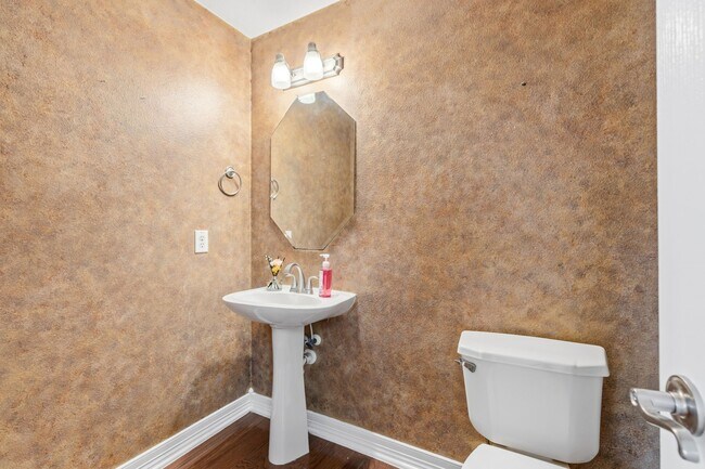 Building Photo - 5630 Ashford Ridge Ln