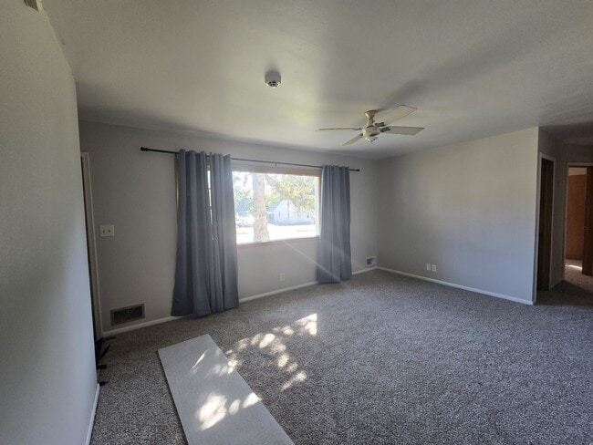 Building Photo - 1473 Cope Ave E