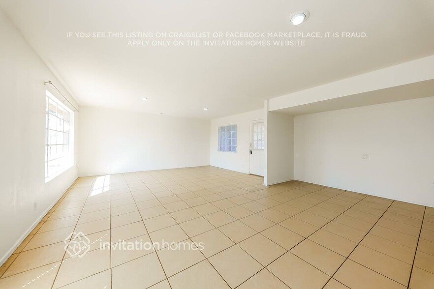 Building Photo - 4147 W Tuckey Ln