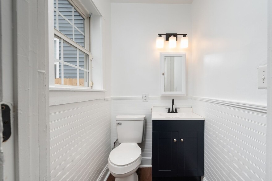 Building Photo - 1218 N 27th St