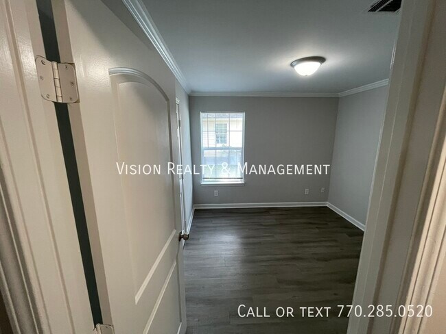 Building Photo - 1040 Thomasville Estates Dr SE