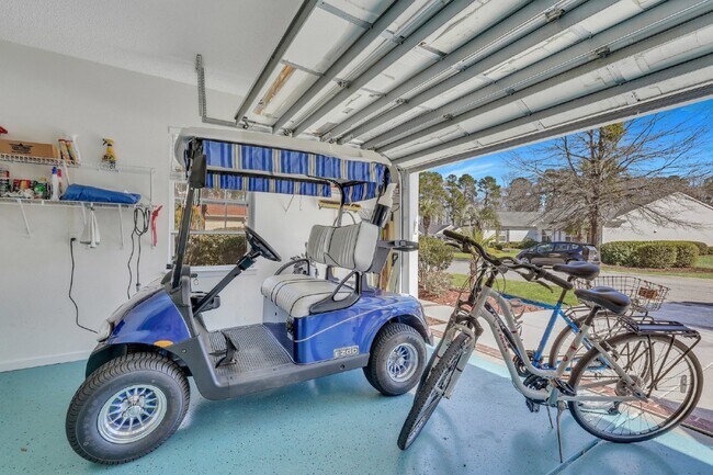 Building Photo - "Spacious Golf and Lagoon View 2 Bed, 2 Bath Rental Home in Sun City!