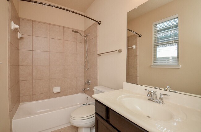 Building Photo - 3307 Home Point Dr
