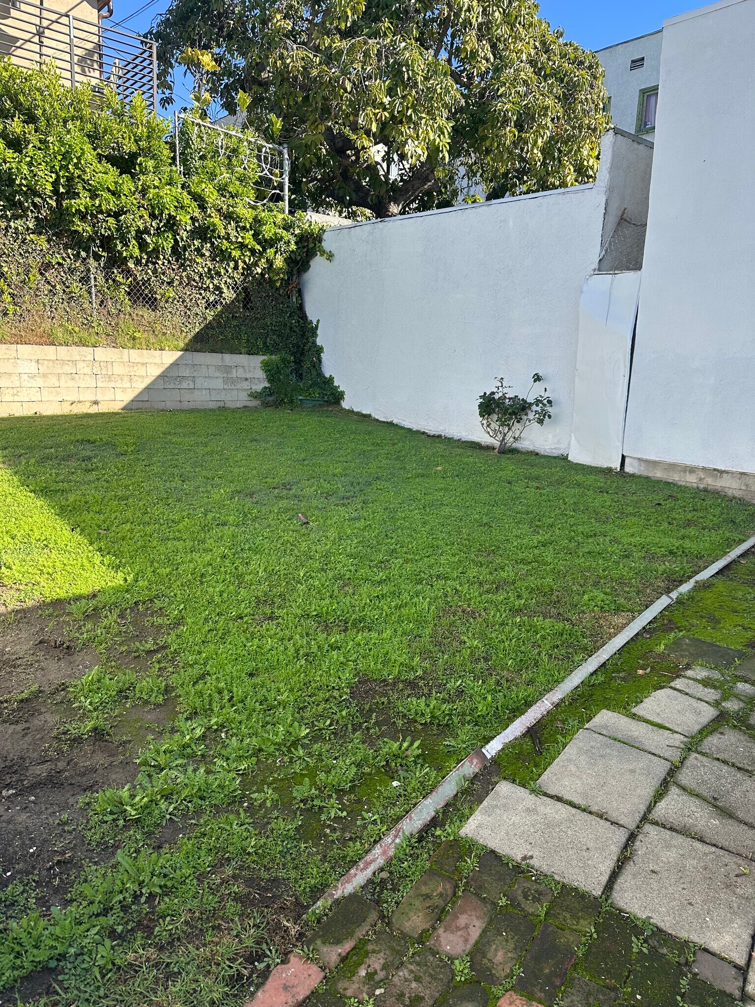 Building Photo - 2028 1/2 S West View St