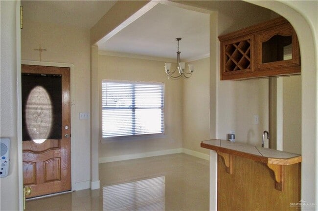 Building Photo - 33 Santa Teresa St