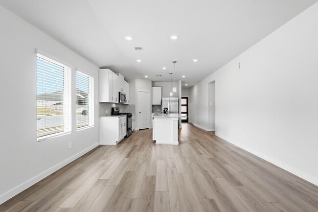 Building Photo - 18037 Martin Pines Dr