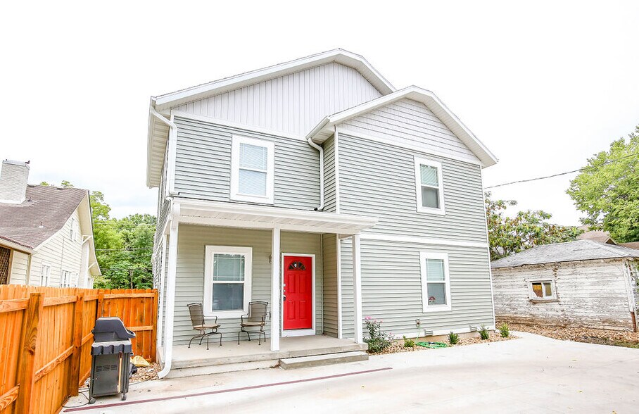 Unit B - 1351 E Cherry St