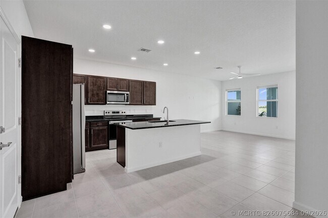 Building Photo - 4676 Longwood Lake Sq