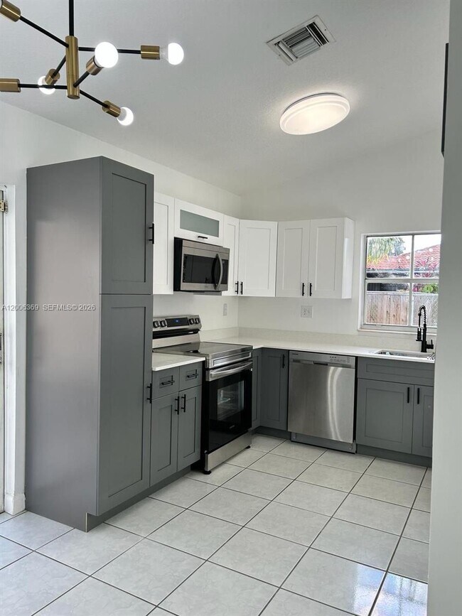 Building Photo - 820 NW 132nd Ct