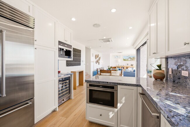 Building Photo - 6817 Seawatch Ln