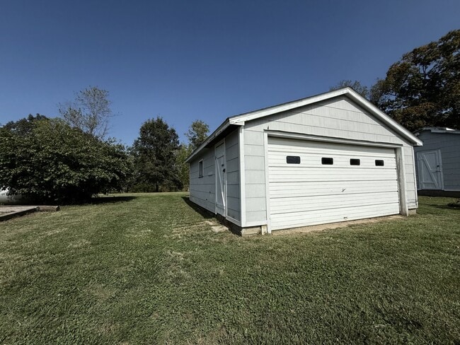 Building Photo - 383 Westover Rd