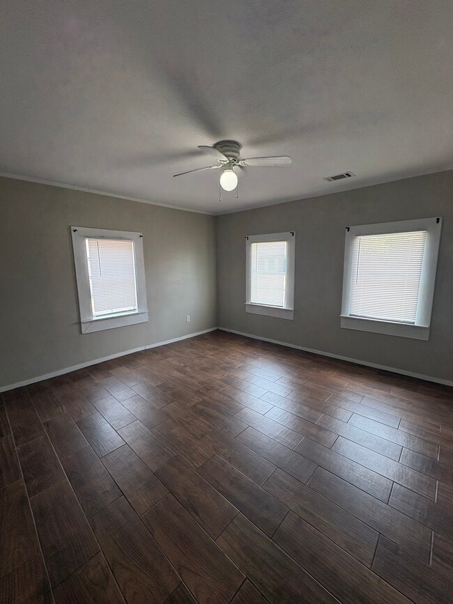 Building Photo - 2524 Norwich-