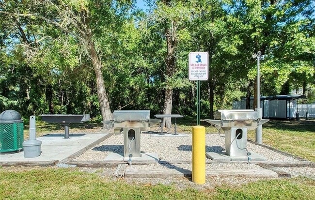 Building Photo - 1400 Gandy Blvd N