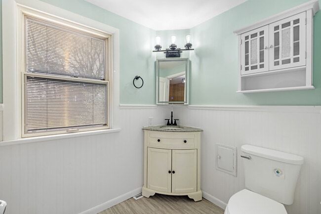 Building Photo - Ward Road SFH