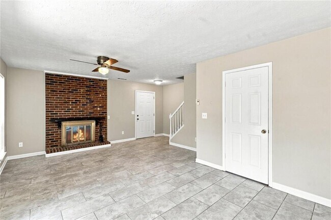 Building Photo - 5557 Clover Rise Ln