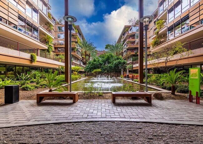 Building Photo - 7147 E Rancho Vista Dr