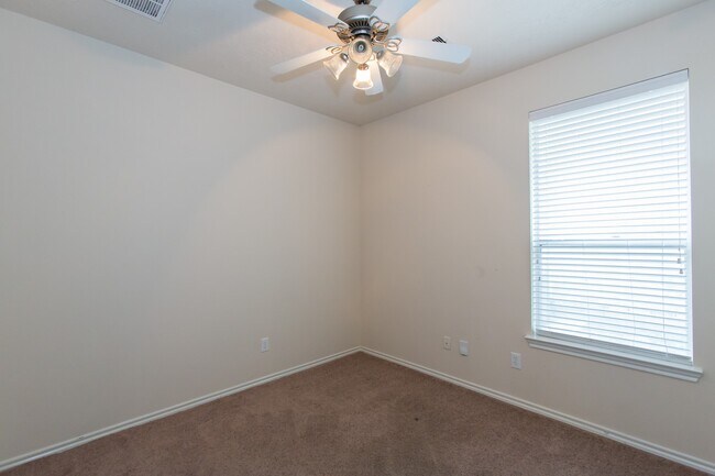 Building Photo - 10206 N Pine Ivy Ln