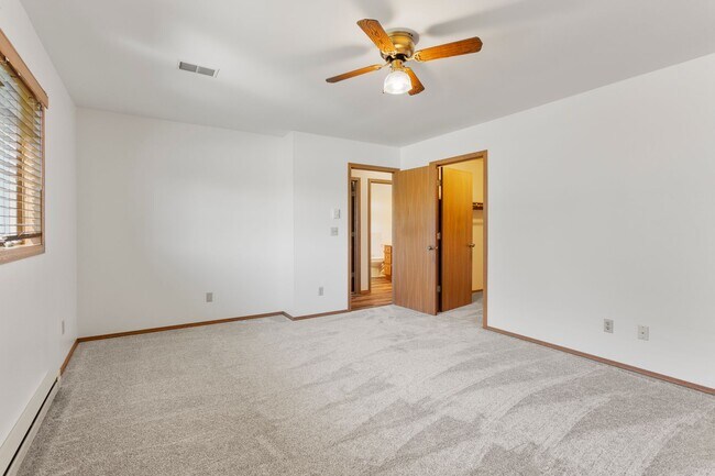 Building Photo - 650/652 Millbrook Drive