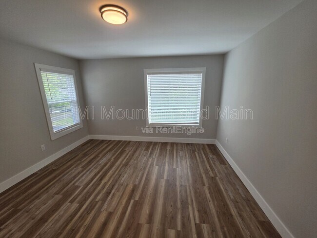 Building Photo - 339 Hazel Mill Rd