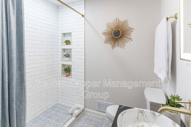 Building Photo - 4640 Glenn St