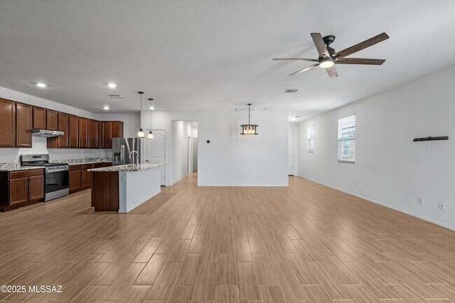 Building Photo - 12366 N Cervelli Ave