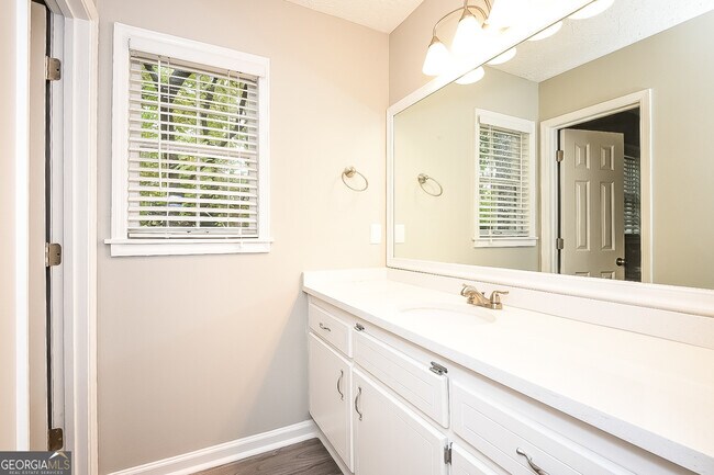 Building Photo - 220 Carmichael Rd