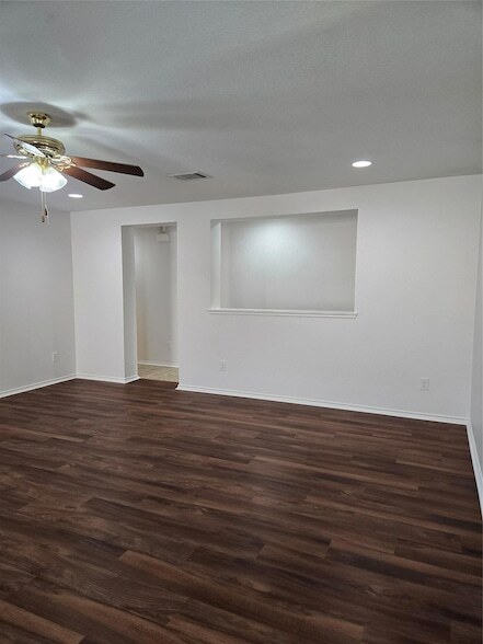 Building Photo - 1124 Hyde Park Dr