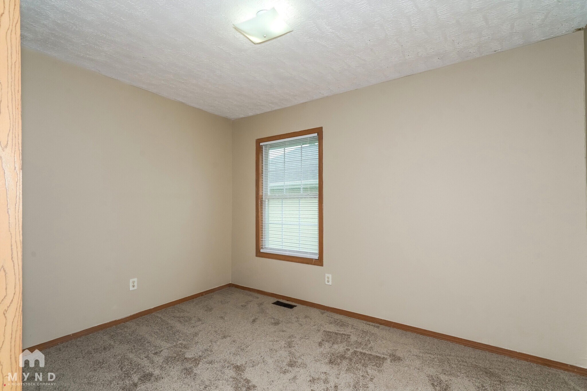Building Photo - 410 W White Ash St