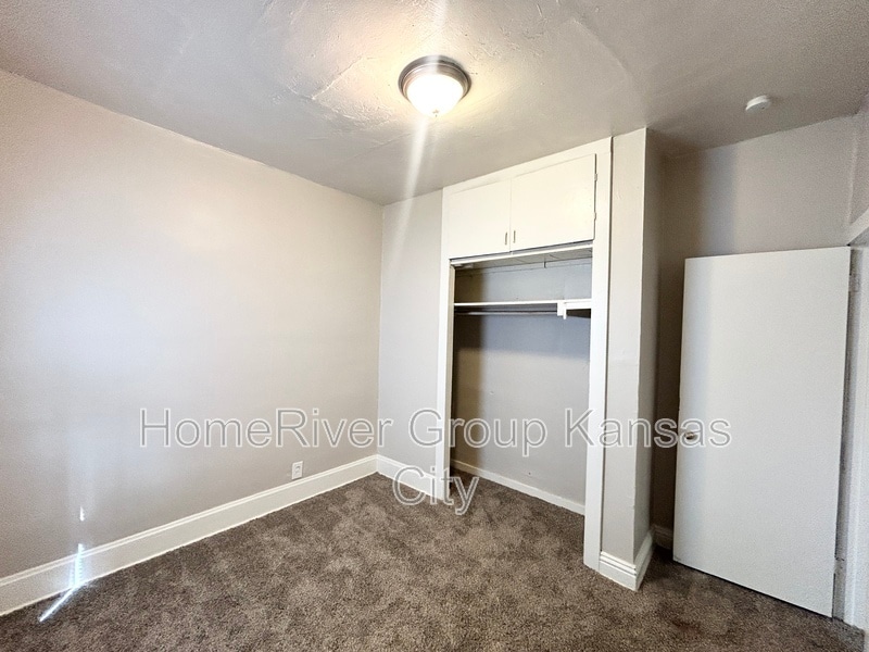 Building Photo - 1305 Oakley Ave