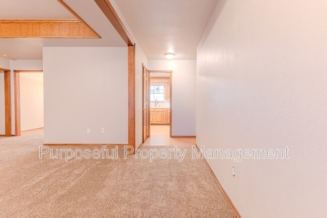 Building Photo - 607 Bob White Dr