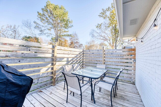 Building Photo - 214 NW L St