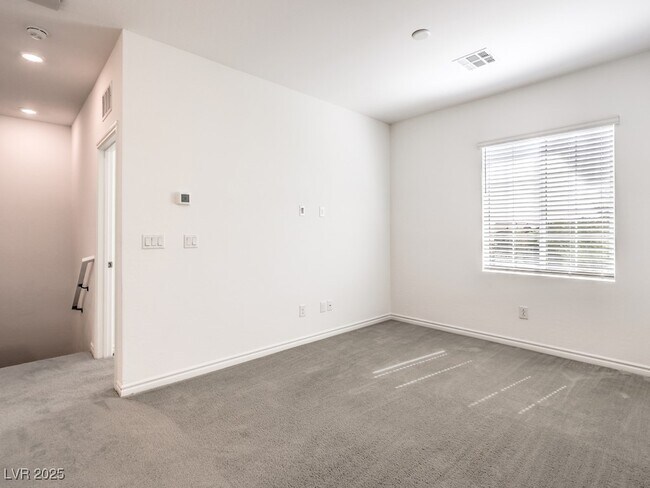 Building Photo - 20 Barbara Ln
