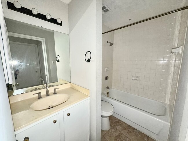 Building Photo - 728 Bering Dr
