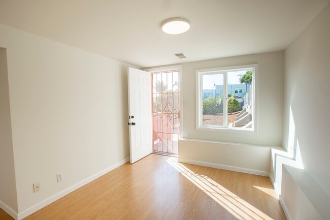 Building Photo - 316 Bridgeview Dr