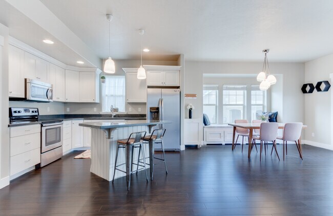 Building Photo - Mapleton Home