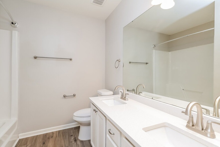 Building Photo - 518 White Oak Ln