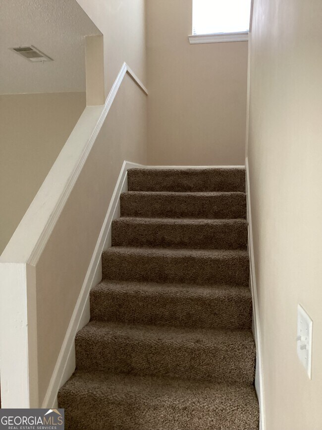 Building Photo - 209 Hallowes Dr