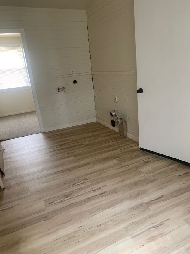 Building Photo - Good connections make all the difference