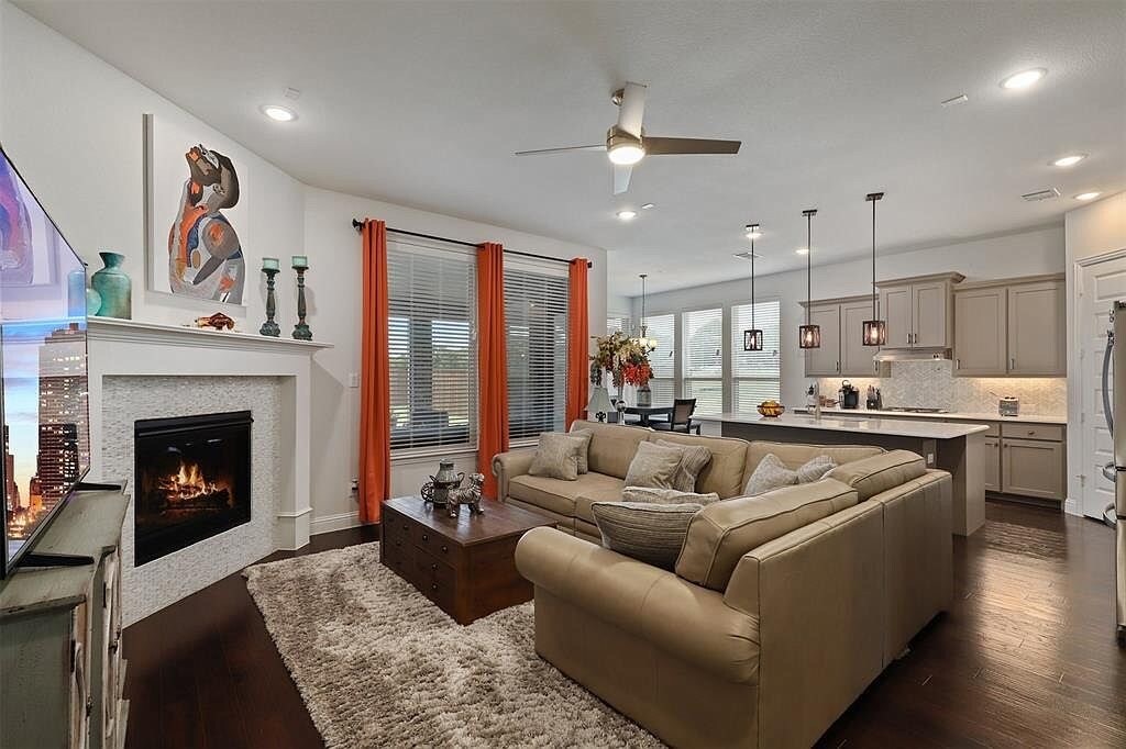 Building Photo - 2213 Laguna Dr