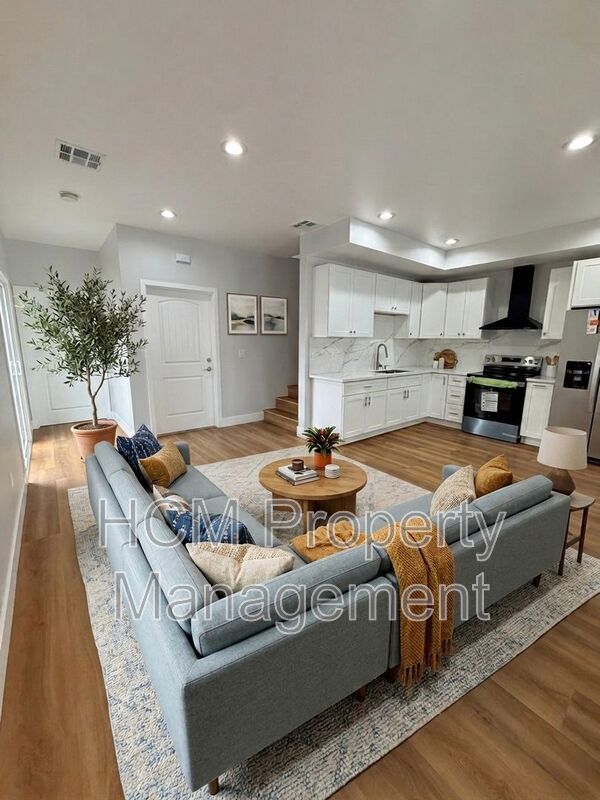 Building Photo - 5235 Bellflower Blvd