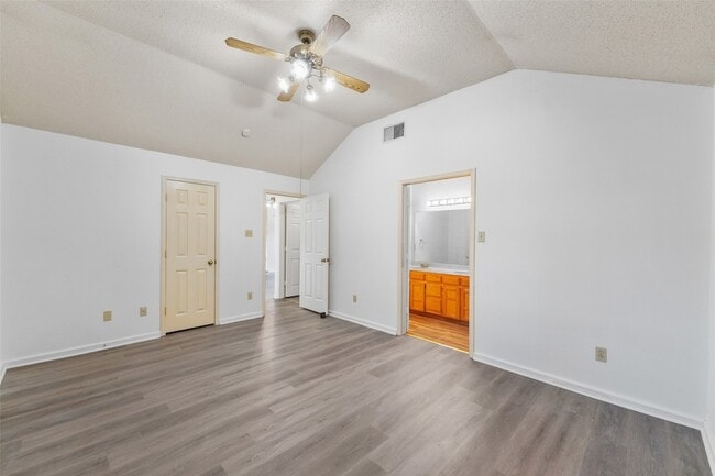 Building Photo - 2600 Waterloo Ln