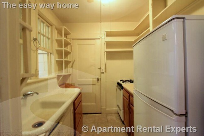 Building Photo - 8 Craigie Cir