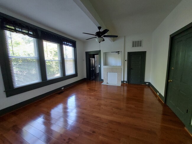 Building Photo - 3805 Lamar St