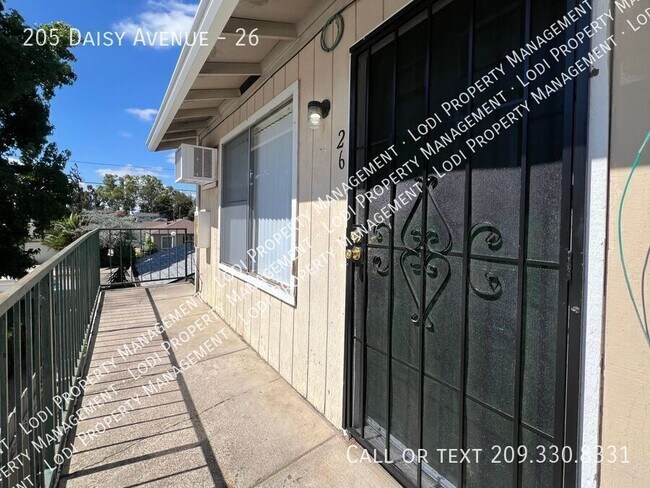 Building Photo - 205 Daisy Ave