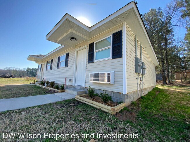 Building Photo - 2 br, 1 bath House - 300A Clint Road