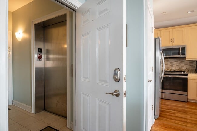 Building Photo - Fresh and Salty @ 608 Carolina Beach Ave. S. #202