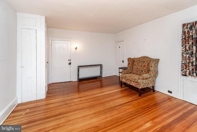 Building Photo - 45 York St