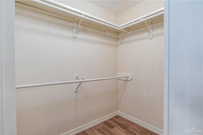 Building Photo - 3818 Oregon Dr