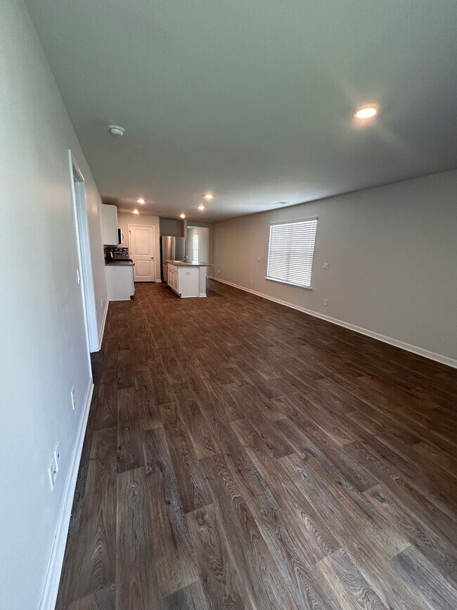 Building Photo - Spacious 3BR/2BA home in the Carnes area!