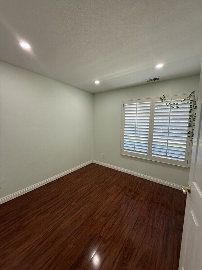 Building Photo - Beautiful 3-Bedroom 2 bathroom in the Heart of Pleasanton!